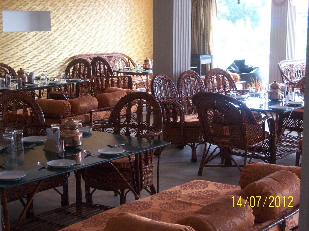 Hotel Maan Residency Satellite Road Ахмедабад Екстериор снимка