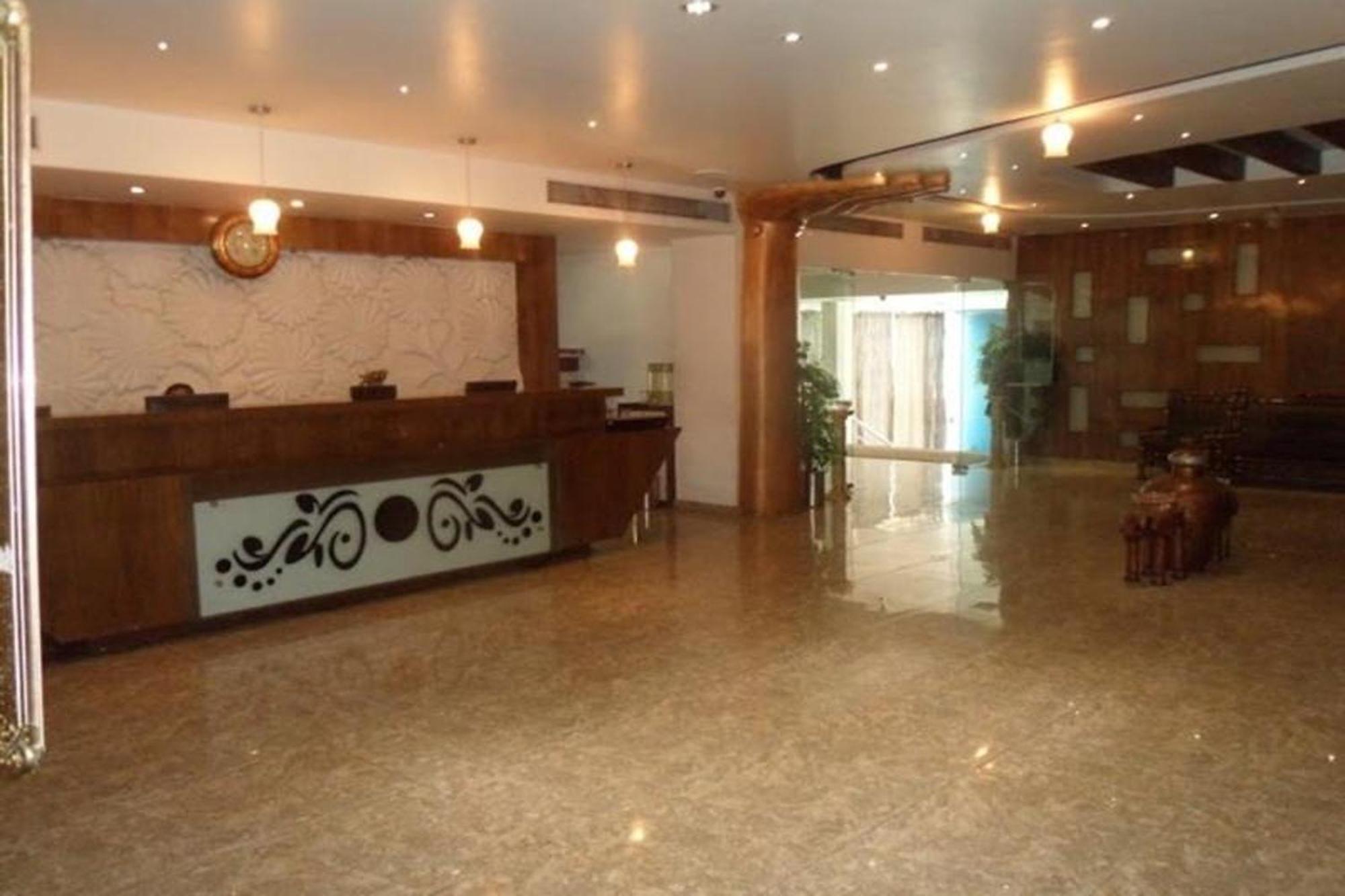 Hotel Maan Residency Satellite Road Ахмедабад Екстериор снимка
