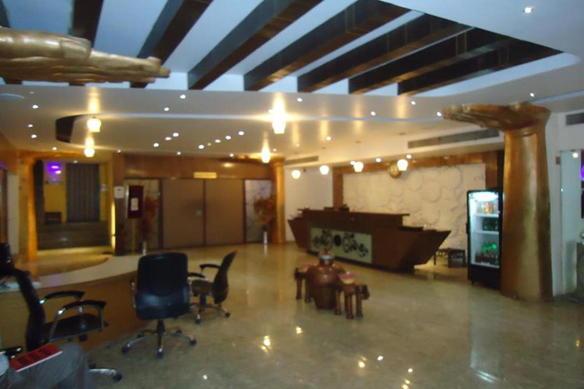 Hotel Maan Residency Satellite Road Ахмедабад Екстериор снимка