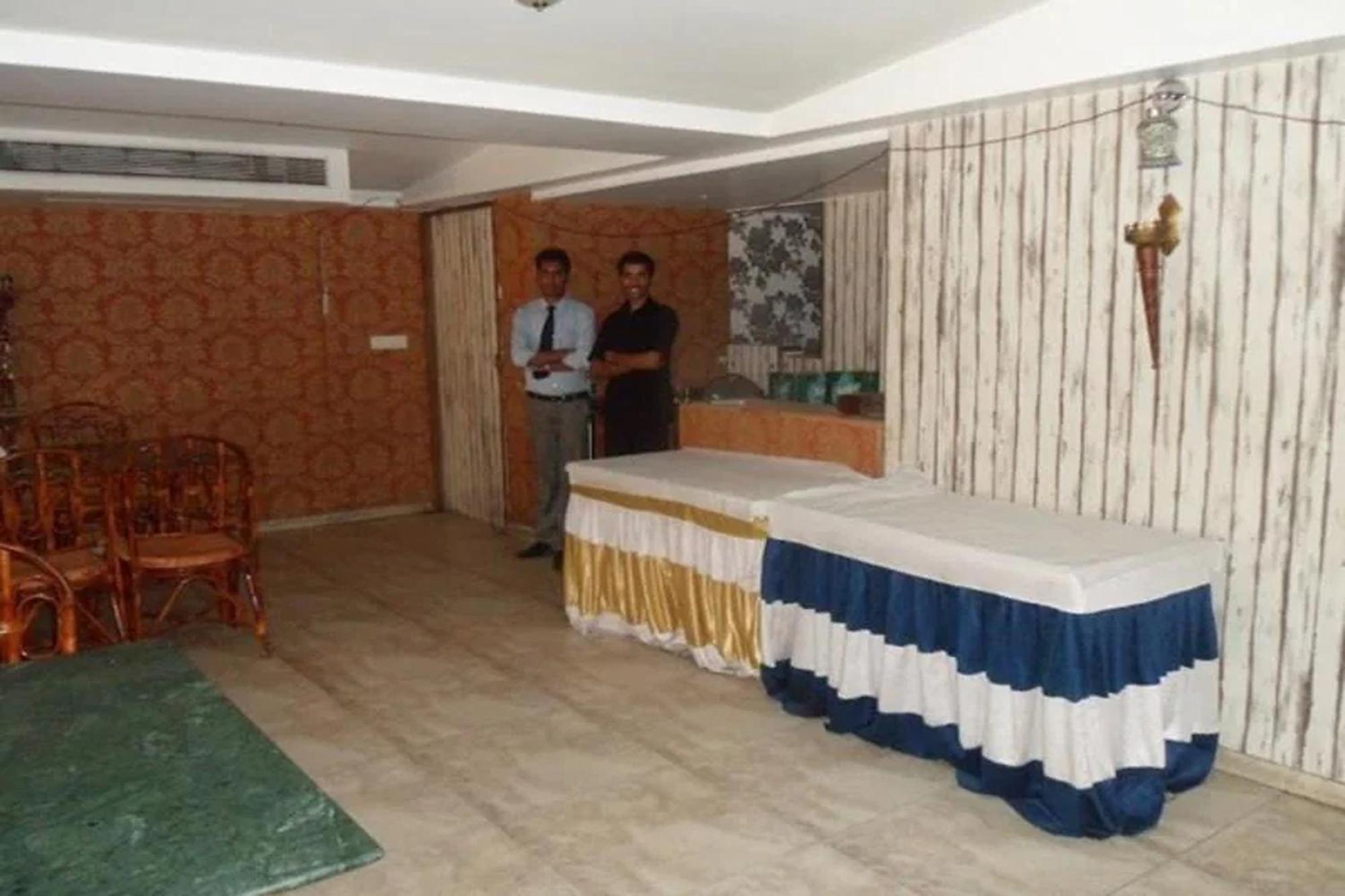 Hotel Maan Residency Satellite Road Ахмедабад Екстериор снимка