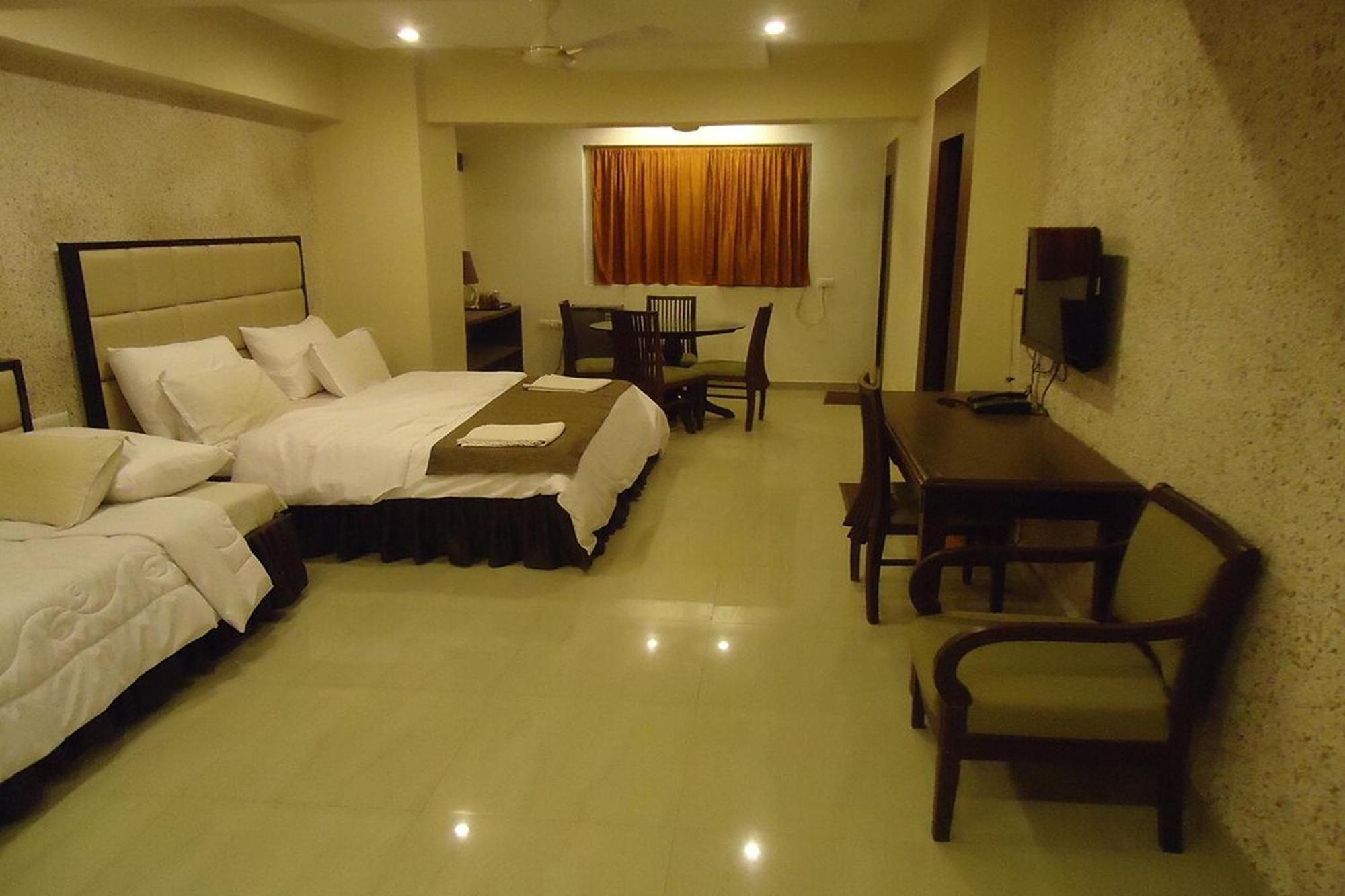 Hotel Maan Residency Satellite Road Ахмедабад Екстериор снимка