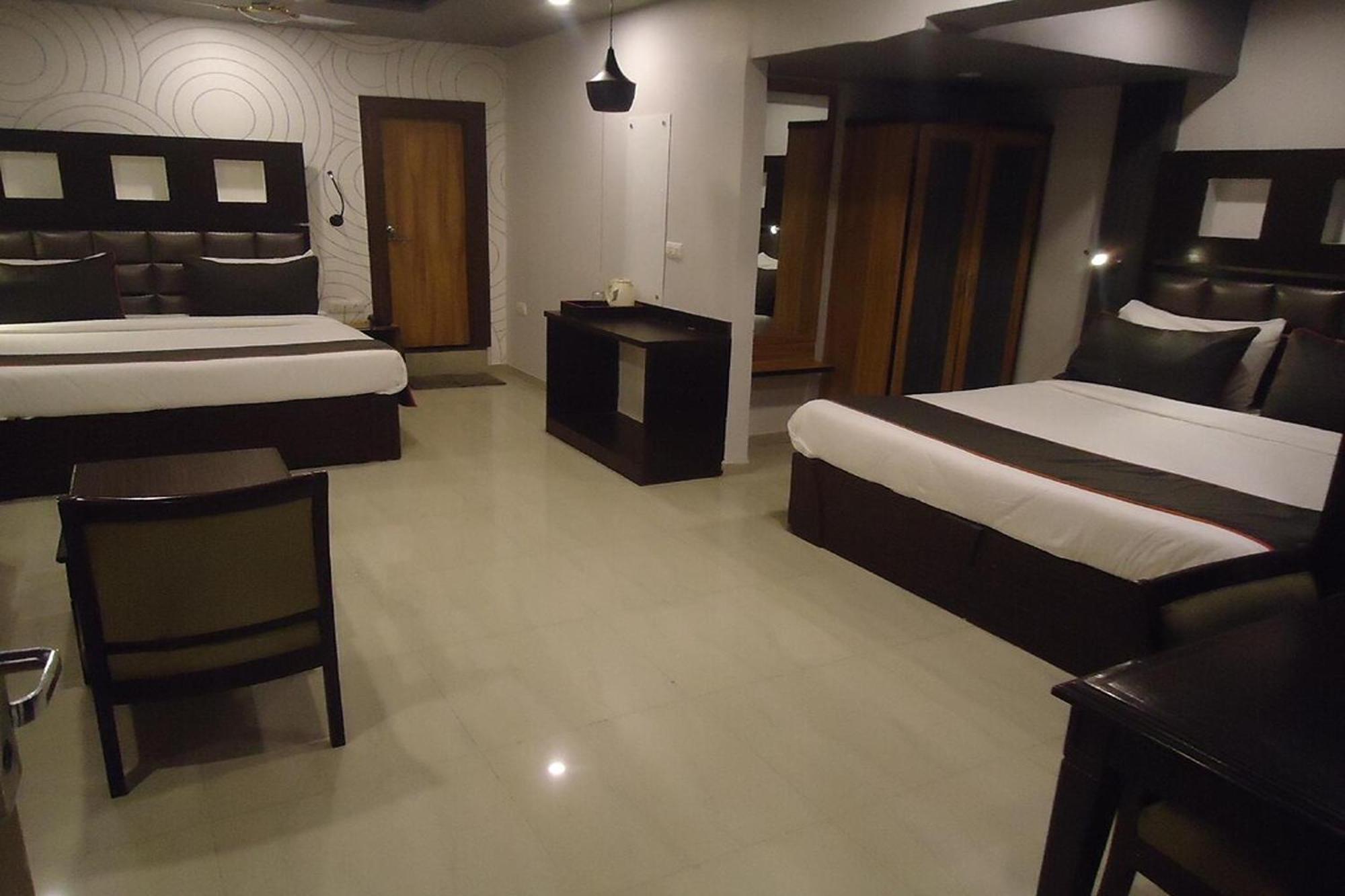 Hotel Maan Residency Satellite Road Ахмедабад Екстериор снимка