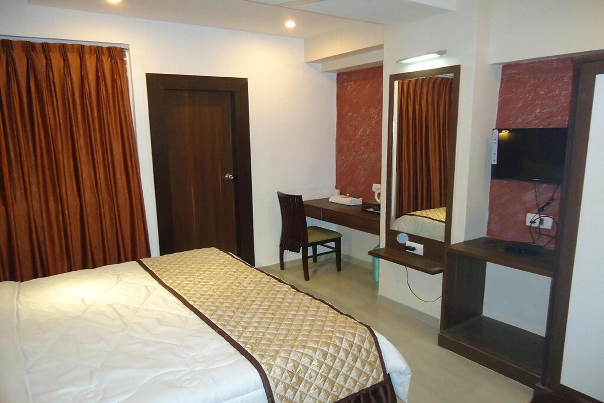 Hotel Maan Residency Satellite Road Ахмедабад Екстериор снимка