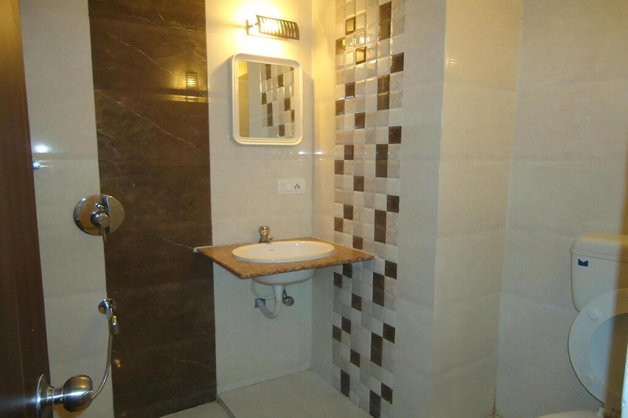Hotel Maan Residency Satellite Road Ахмедабад Екстериор снимка