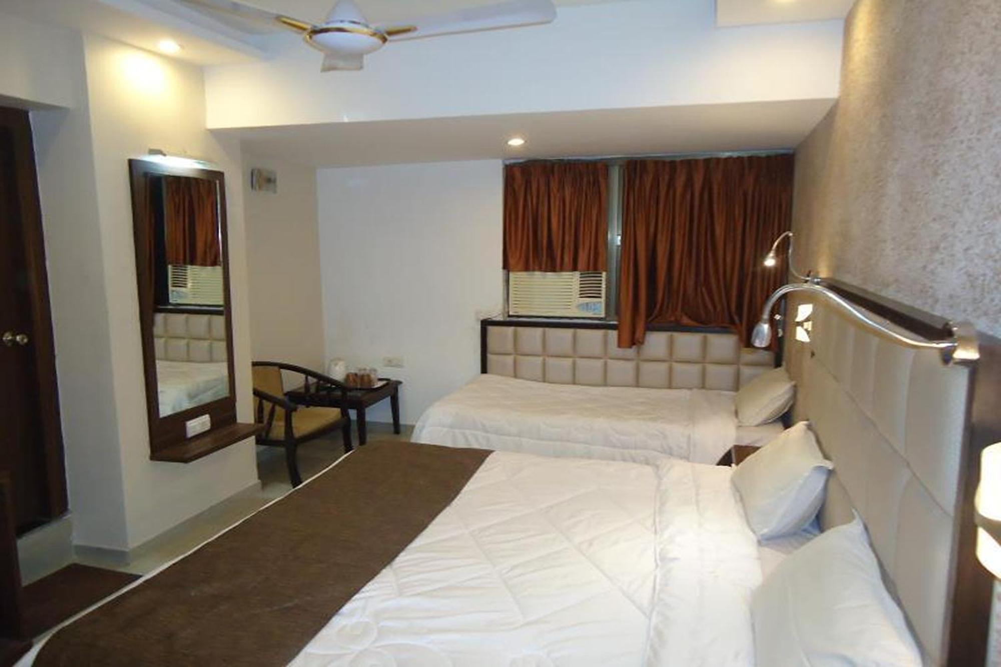 Hotel Maan Residency Satellite Road Ахмедабад Екстериор снимка