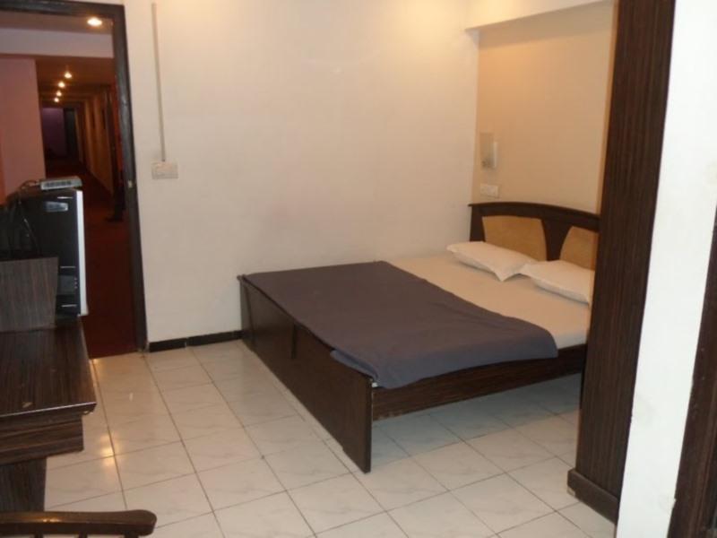 Hotel Maan Residency Satellite Road Ахмедабад Екстериор снимка
