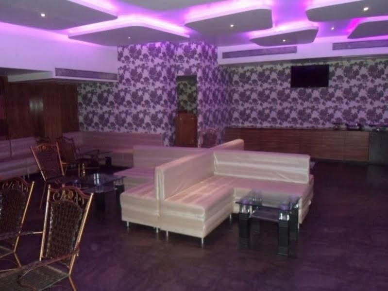 Hotel Maan Residency Satellite Road Ахмедабад Екстериор снимка