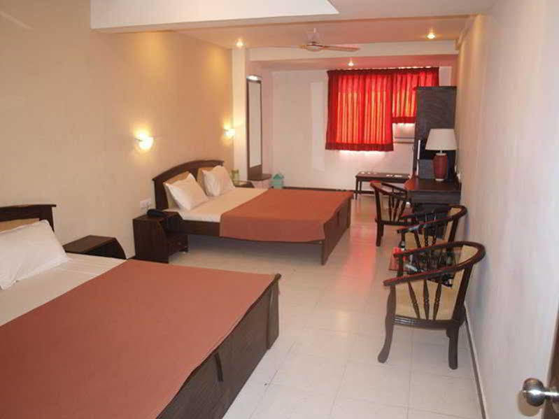 Hotel Maan Residency Satellite Road Ахмедабад Екстериор снимка