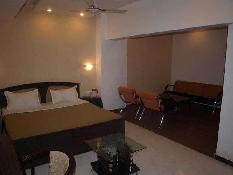 Hotel Maan Residency Satellite Road Ахмедабад Екстериор снимка