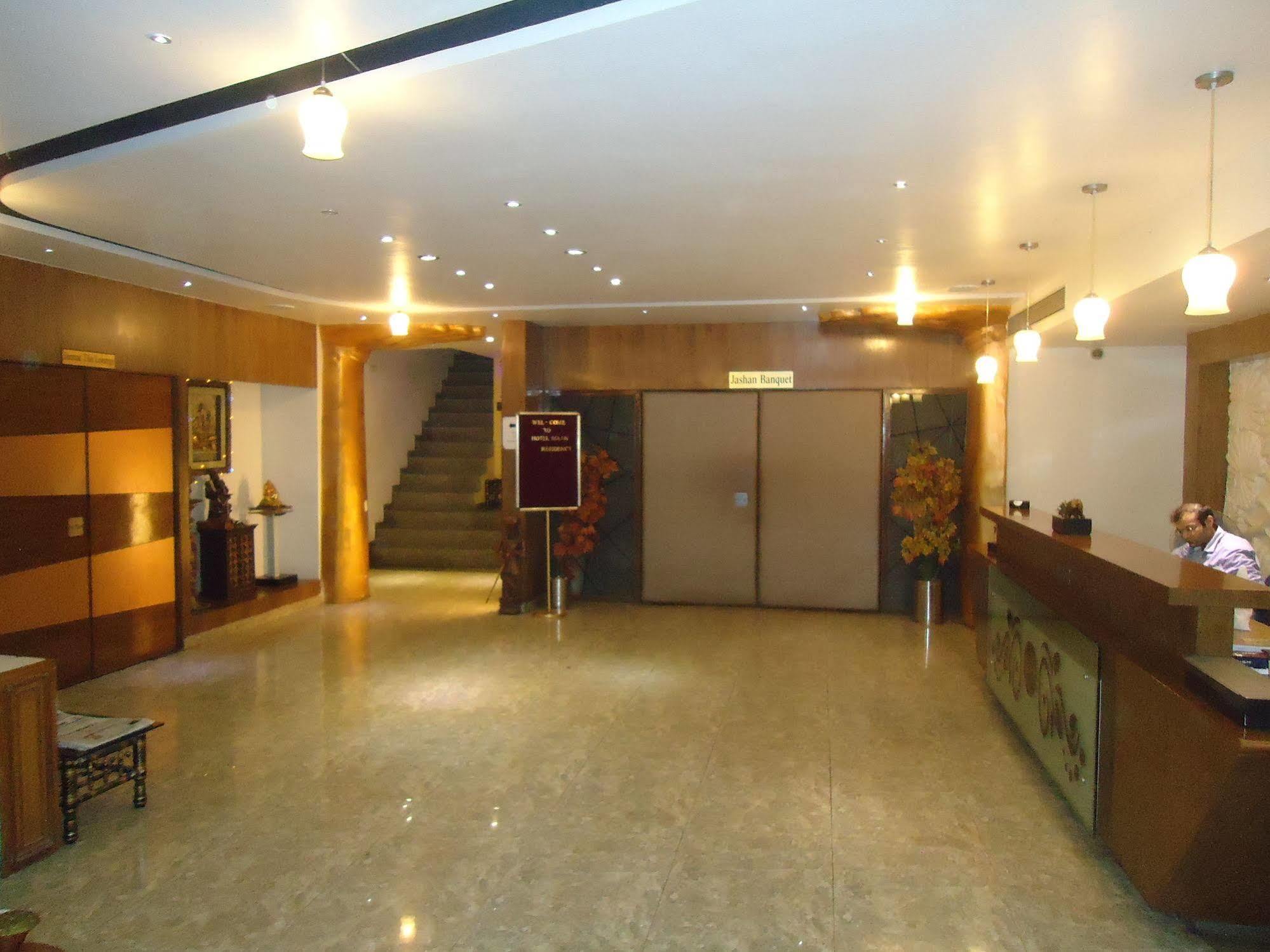 Hotel Maan Residency Satellite Road Ахмедабад Екстериор снимка