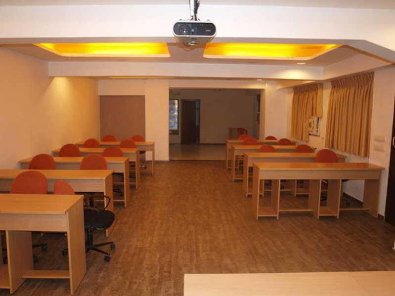 Hotel Maan Residency Satellite Road Ахмедабад Екстериор снимка