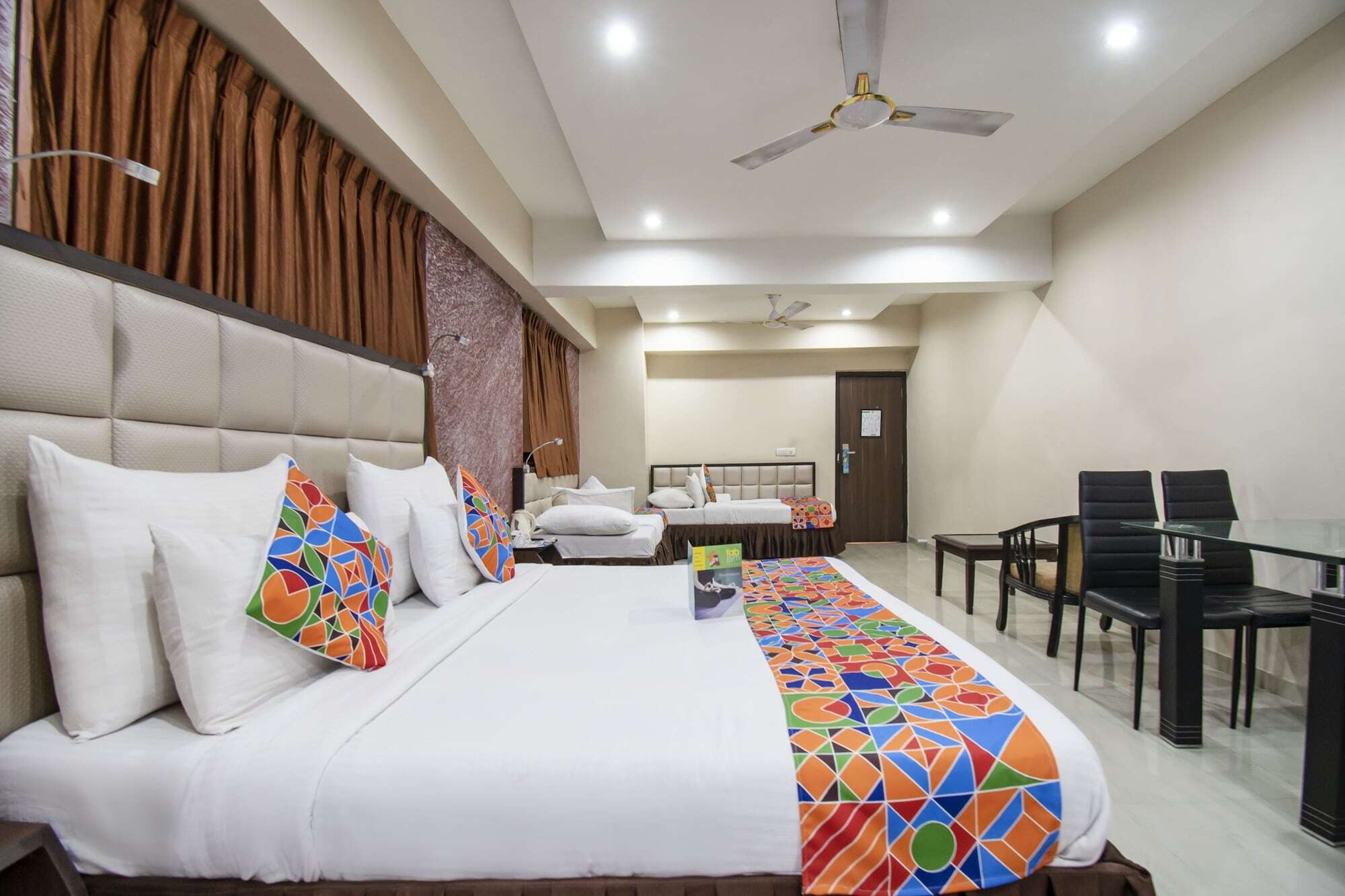 Hotel Maan Residency Satellite Road Ахмедабад Екстериор снимка