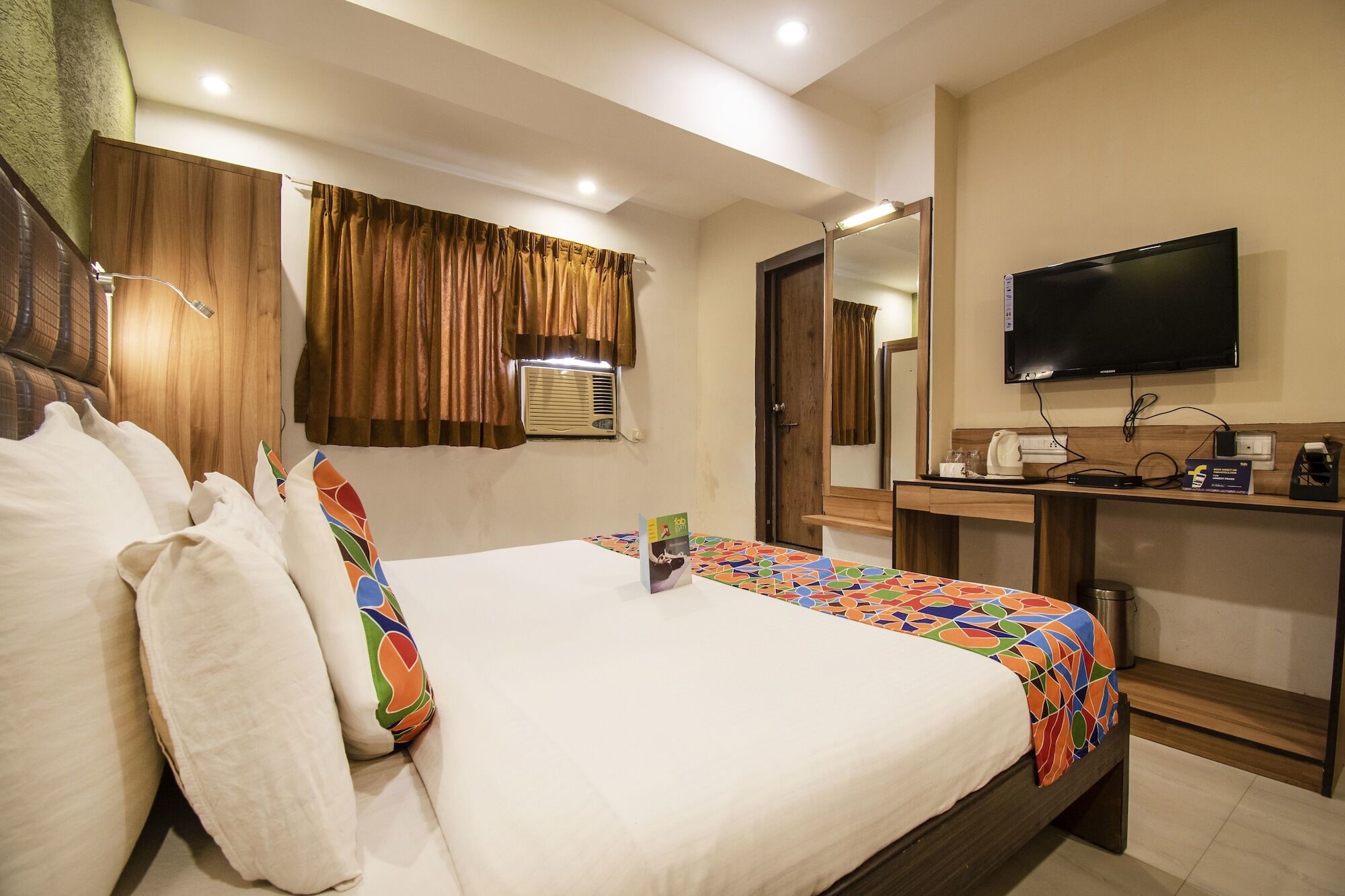 Hotel Maan Residency Satellite Road Ахмедабад Екстериор снимка